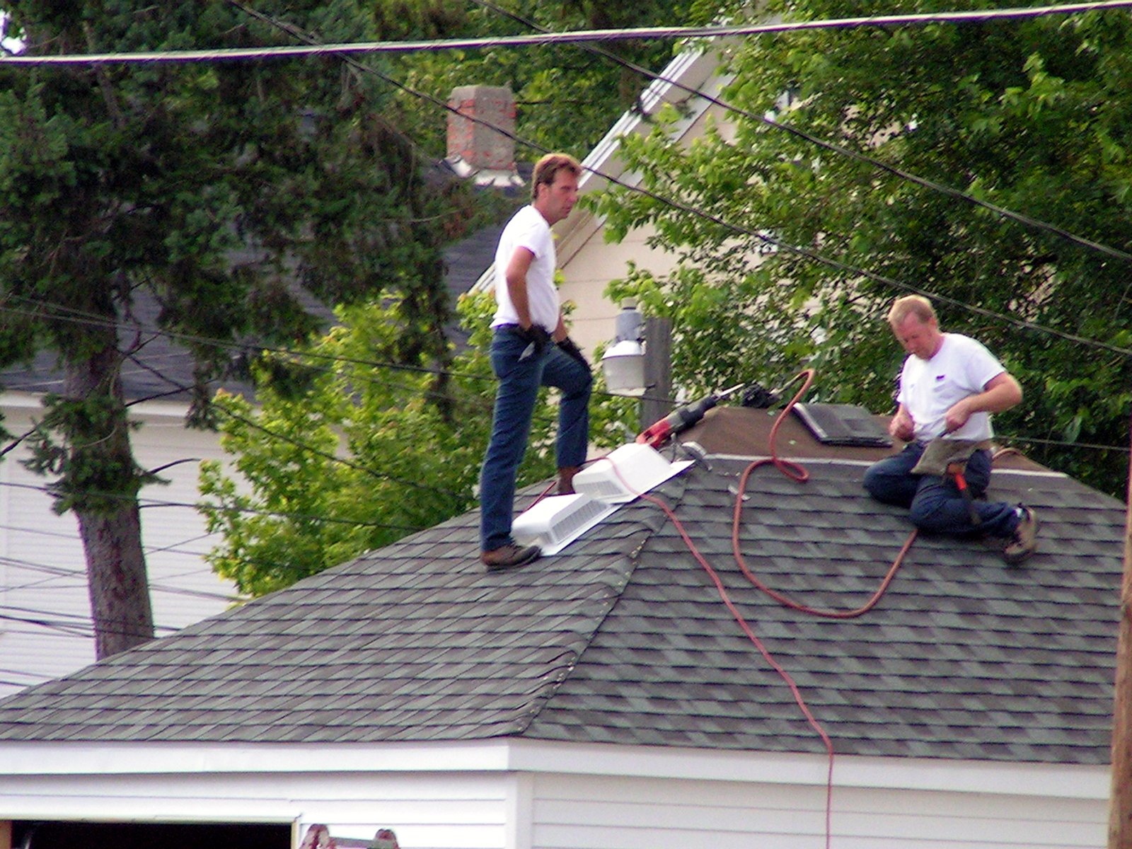 men-on-roof-workers-compensation-Attorneys-Charlotte-Monroe-Mooresville