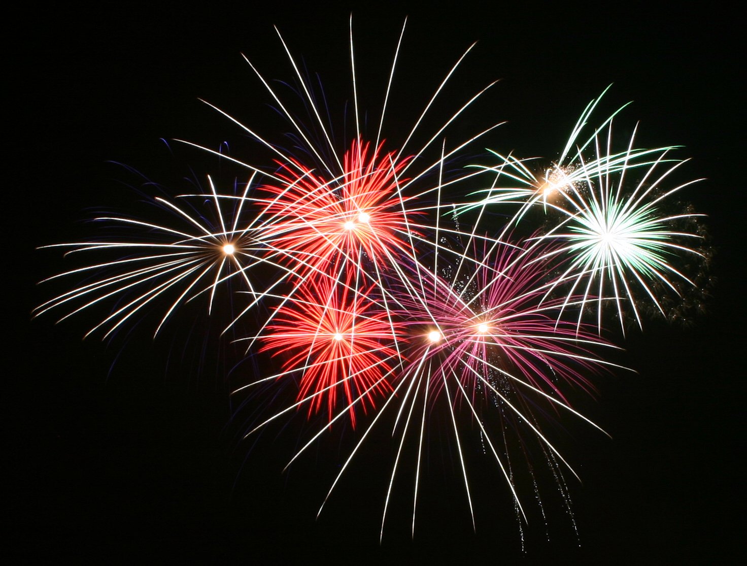 https://www.charlotteinjurylawyersblog.com/files/2022/08/fireworks.charlotte.union_.lakenorman.jpg