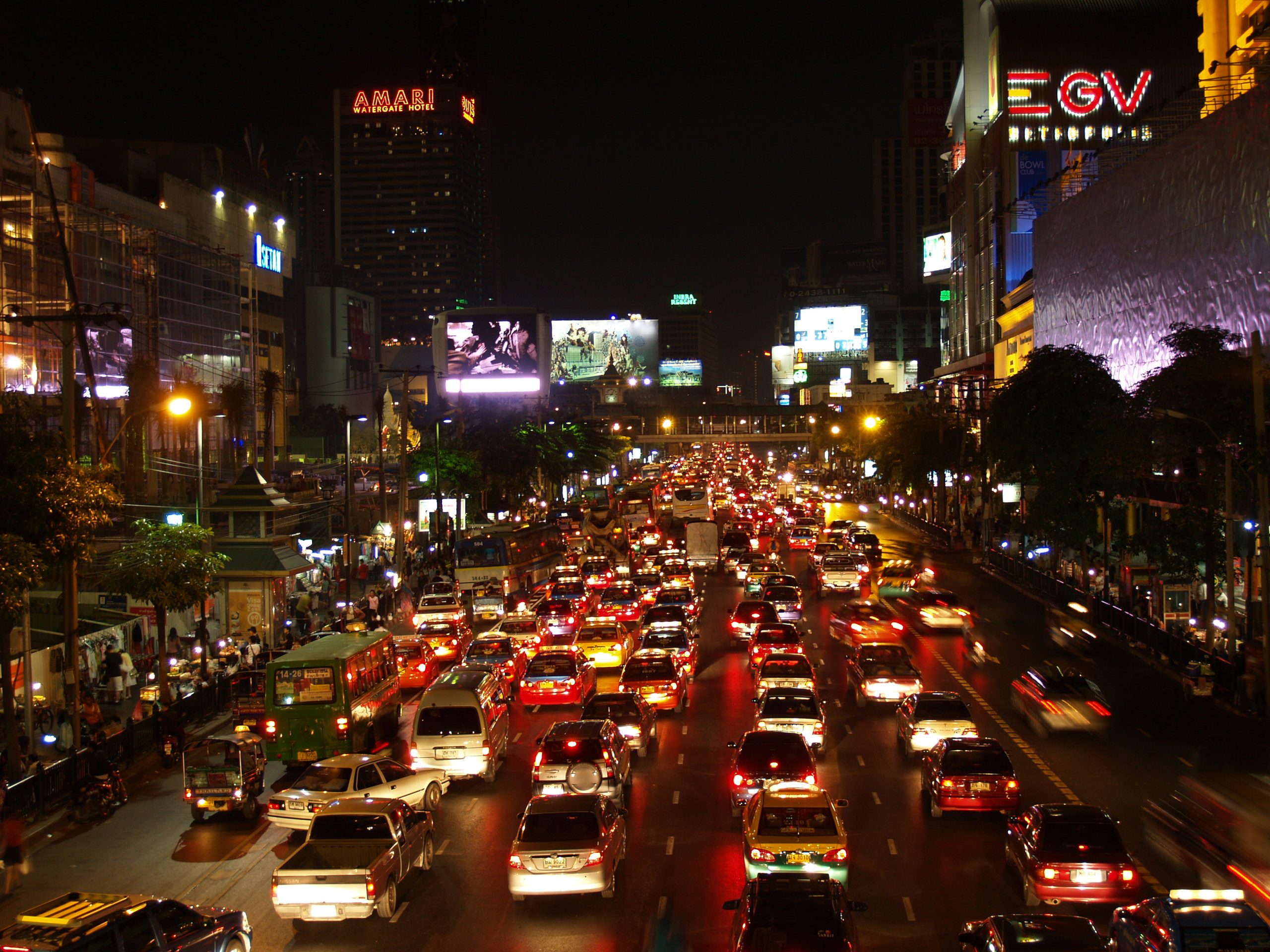 bangkok-night-traffic-1447378-scaled